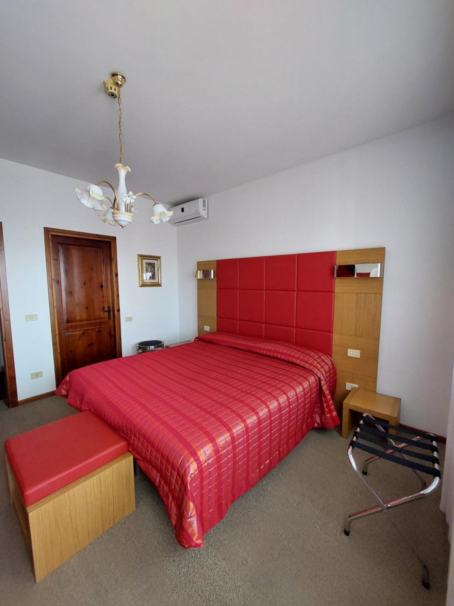 Albergo Alla Pineta Montebelluna Eksteriør billede